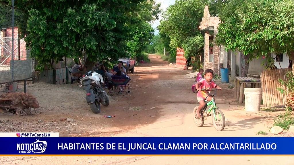 HABITANTES DE EL JUNCAL CLAMAN POR ALCANTARILLADO