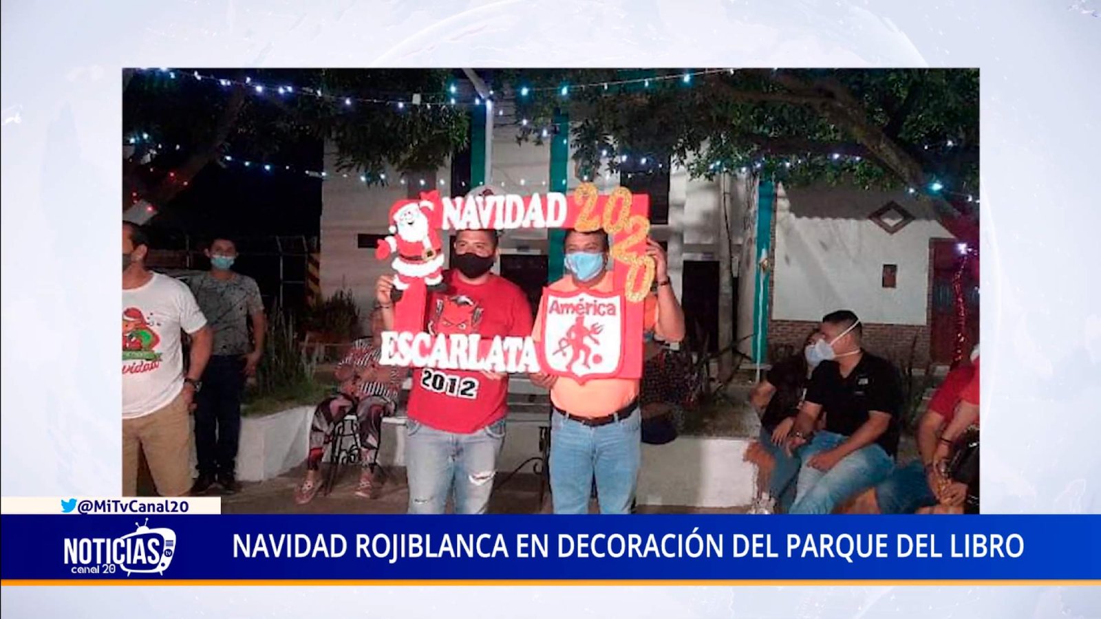 NAVIDAD ROJIBLANCA EN DECORACIÓN DEL PARQUE DEL LIBRO