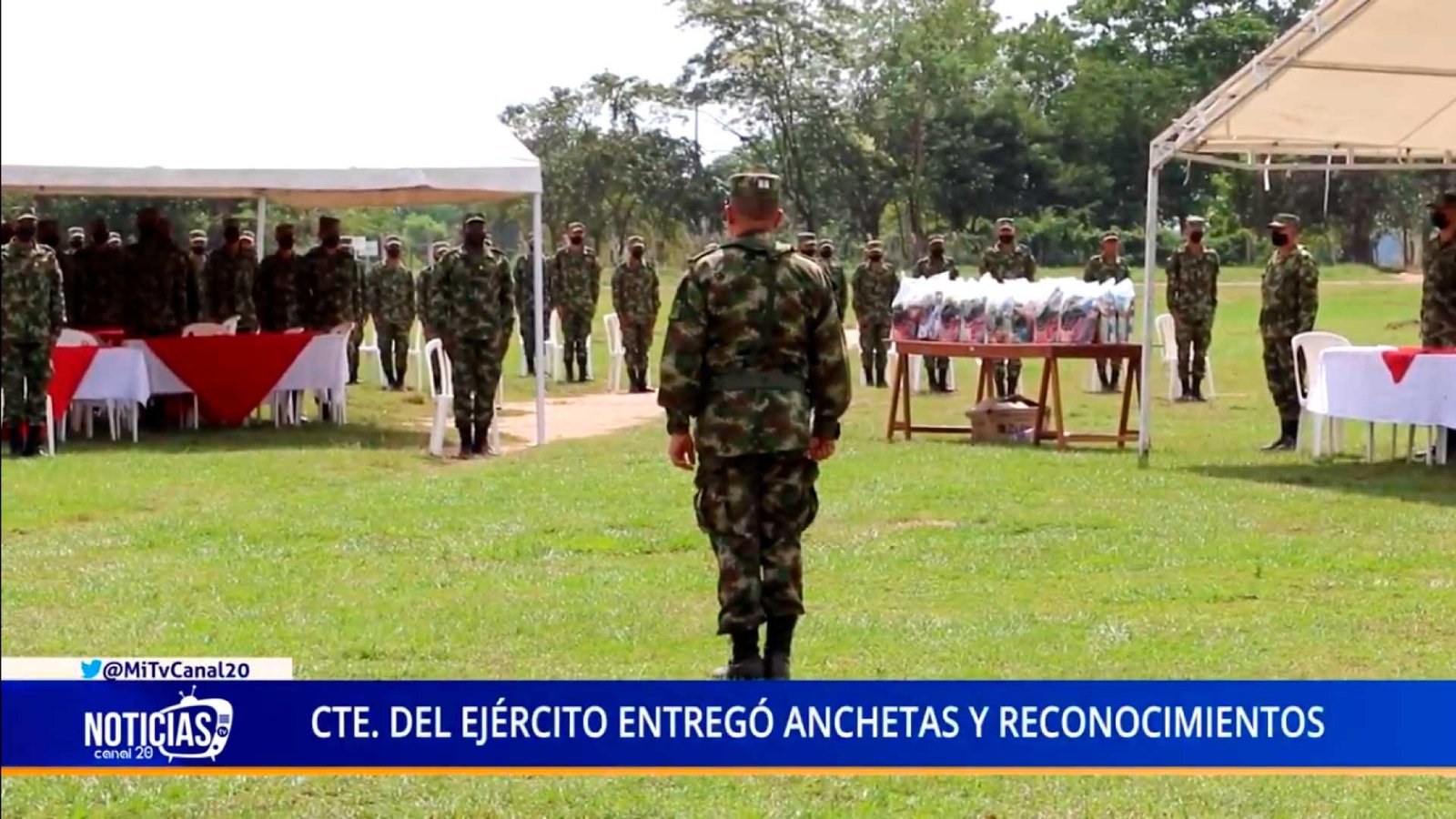 COMANDANTE DEL EJÉRCITO ENTREGÓ ANCHETAS Y RECONOCIMIENTOS