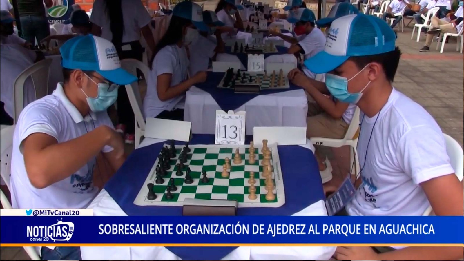 SOBRESALIENTE ORGANIZACIÓN DE AJEDREZ AL PARQUE EN AGUACHICA