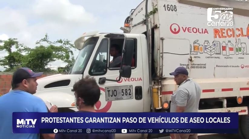 PROTESTANTES GARANTIZAN PASO DE VEHÍCULOS DE ASEO LOCALES