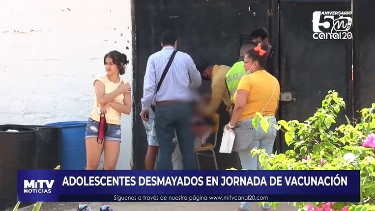 ADOLESCENTES DESMAYADOS EN JORNADA DE VACUNACIÓN