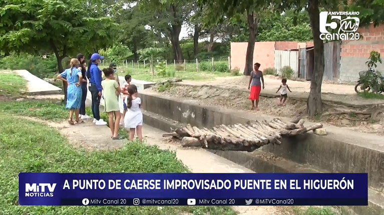 A PUNTO DE CAERSE IMPROVISADO PUENTE EN EL HIGUERÓN