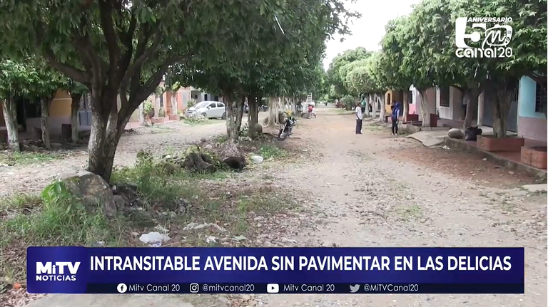 INTRANSITABLE AVENIDA SIN PAVIMENTAR EN LAS DELICIAS