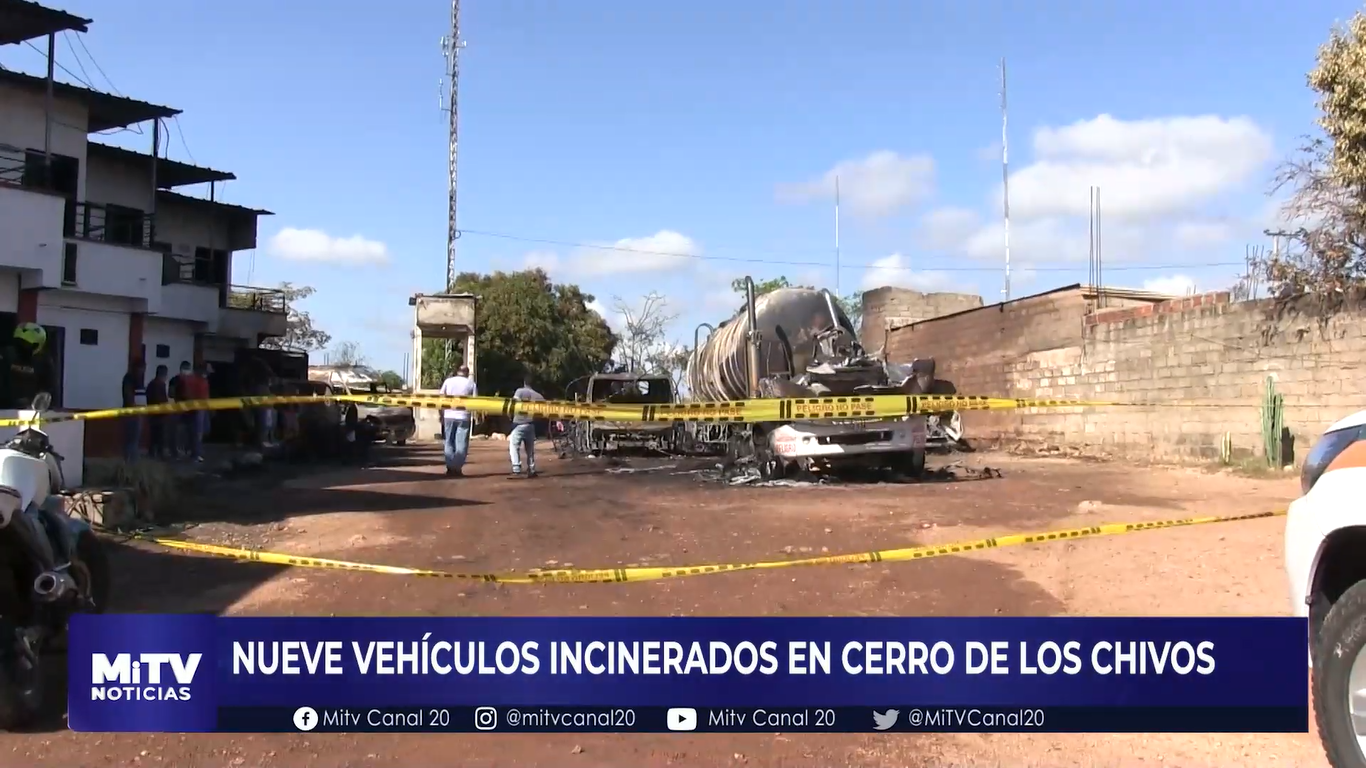 NUEVE VEHÍCULOS INCINERADOS EN CERRO DE LOS CHIVOS