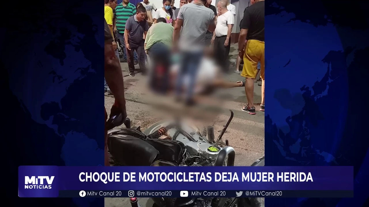 MUJER HERIDA EN CHOQUE DE MOTOS