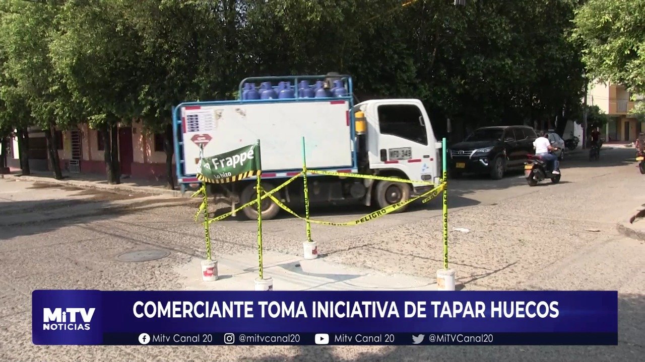 COMERCIANTE TOMA INICIATIVA DE TAPAR HUECOS
