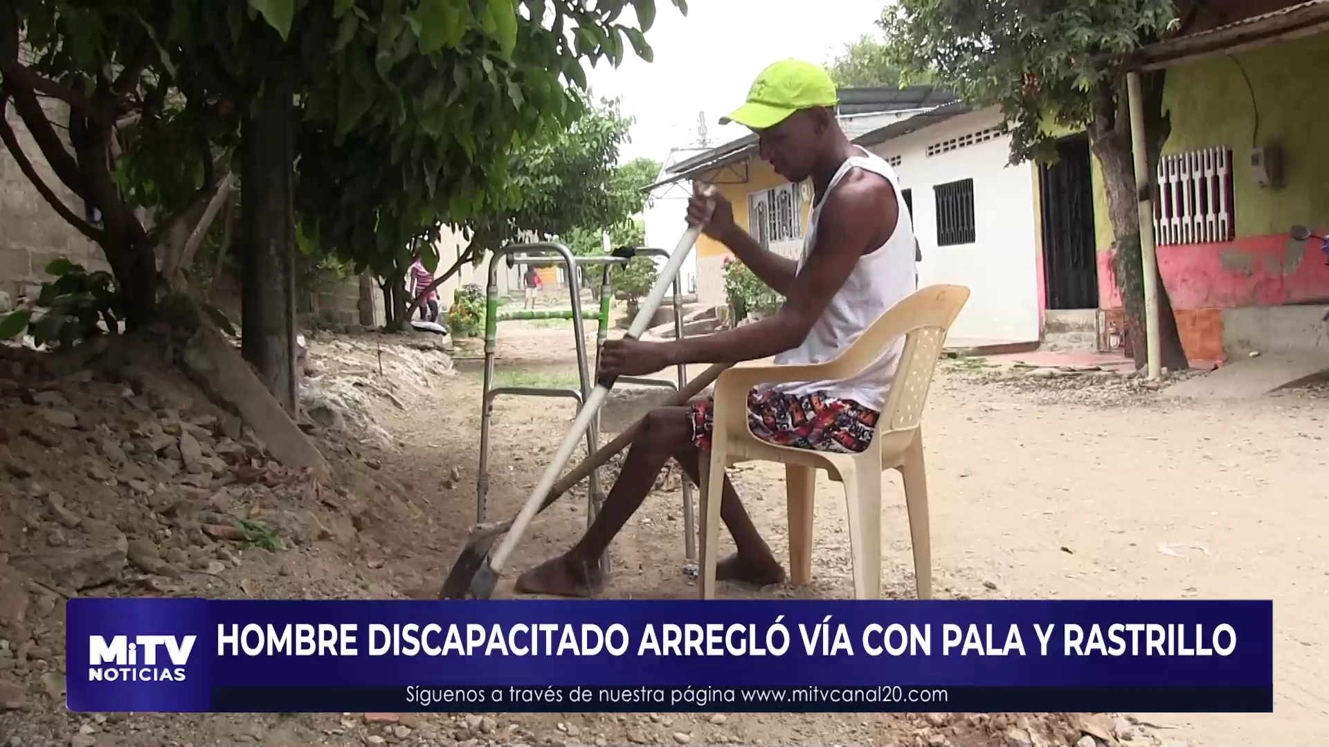 DISCAPACITADO ARREGLÓ VÍA DEL POTOSÍ